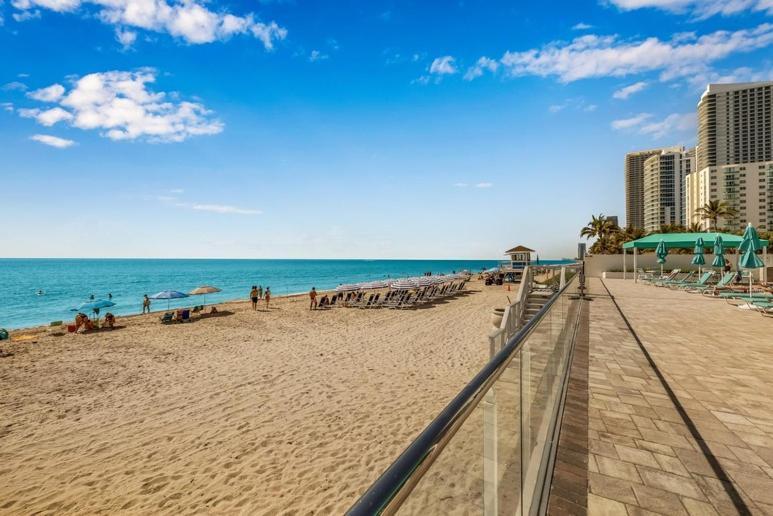 Penthouse Beach Front 1St Line, 2 Bedroom 2 Ba, New Decoration & Furnitures, Unobstructed View Of The Beautiful Atlantic, Free Parking Hollywood Ngoại thất bức ảnh
